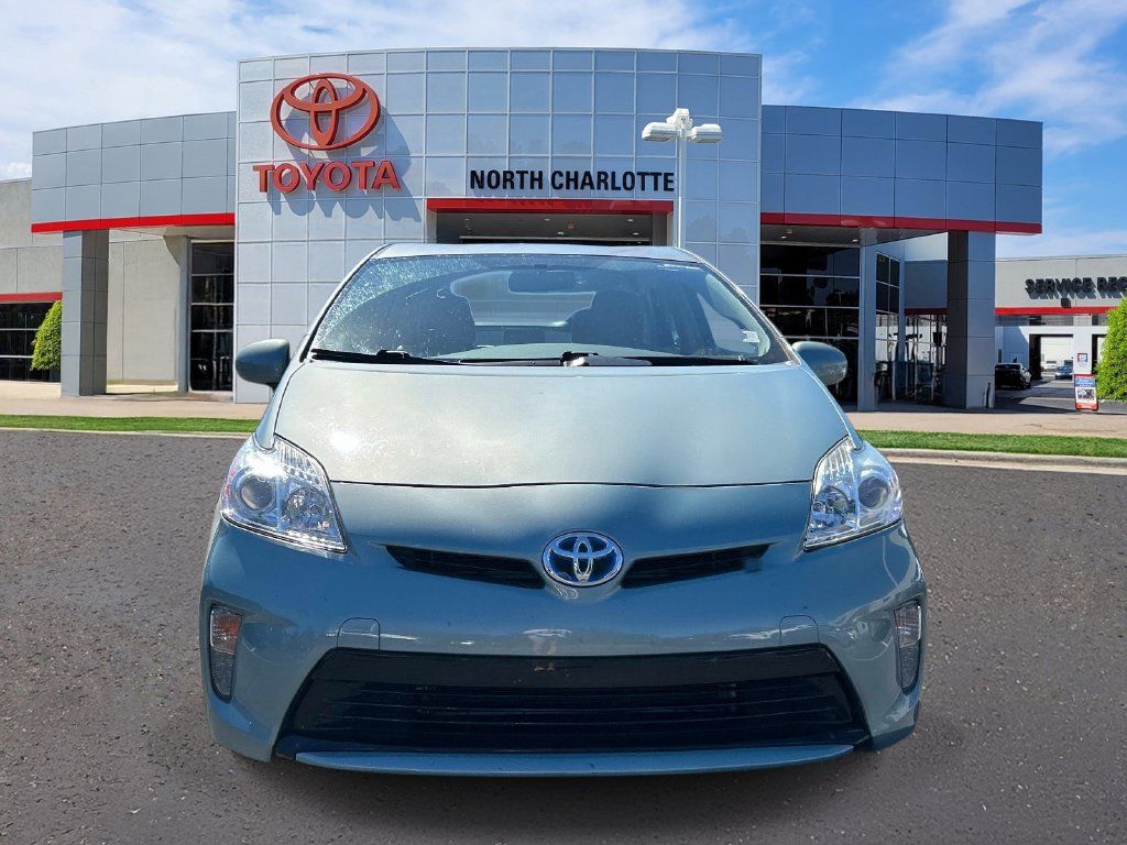 Used 2015 Toyota Prius Two FWD image 2