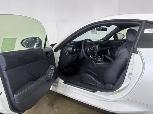 New 2026 Toyota GR86 Premium image 3