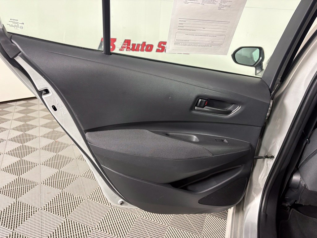 Used 2022 Toyota Corolla LE FWD image 39