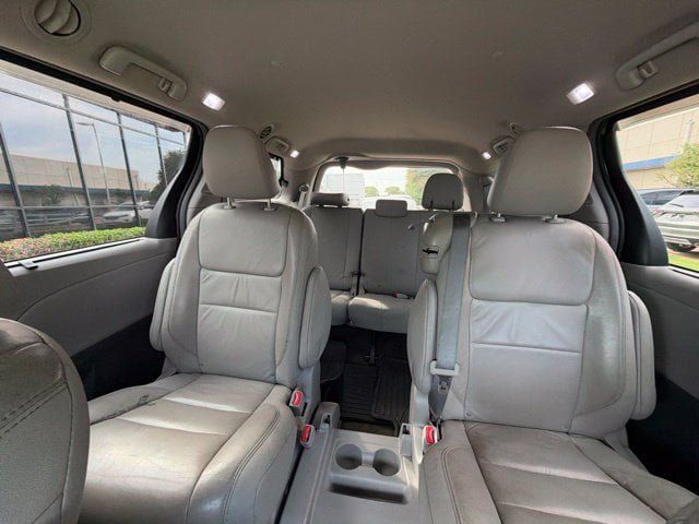 Used 2016 Toyota Sienna XLE FWD image 5