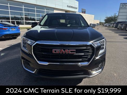 Used 2024 GMC Terrain SLE image 2
