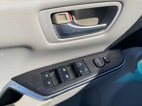 Used 2016 Toyota Camry SE FWD image 8