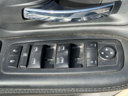 Used 2018 Dodge Grand Caravan SE FWD image 16