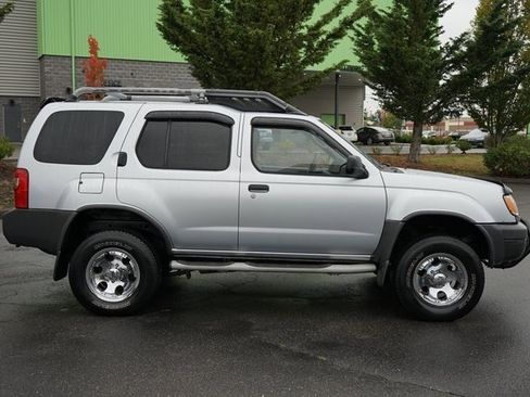 Used 2000 Nissan Xterra SE image 2