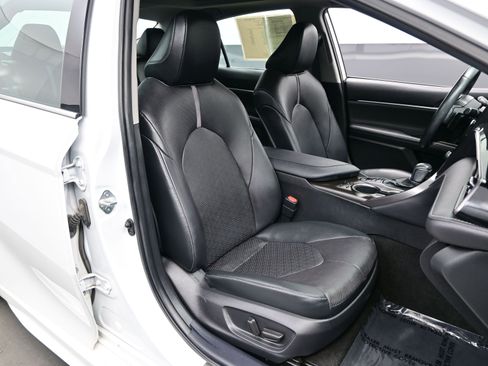 Used 2021 Toyota Camry XSE w/ Navigation Package FWD image 14