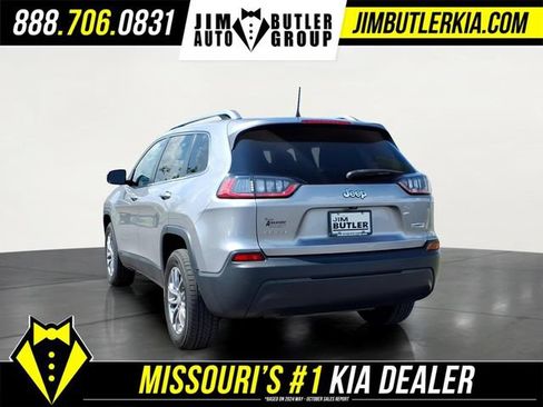 Used 2019 Jeep Cherokee Latitude Plus w/ Cold Weather Group AWD/4WD image 5