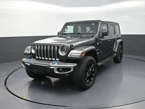 Used 2023 Jeep Wrangler Unlimited Sahara w/ Cold Weather Group AWD/4WD image 6