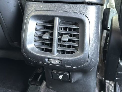 Used 2018 Jeep Cherokee Overland w/ Technology Group AWD/4WD image 38