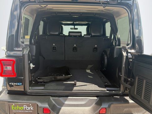 Used 2022 Jeep Wrangler Unlimited Sahara AWD/4WD image 30