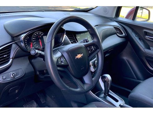 Used 2017 Chevrolet Trax LT image 15