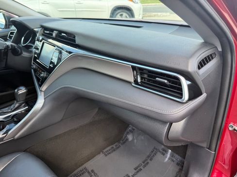 Used 2018 Toyota Camry SE w/ Moonroof Package FWD image 29