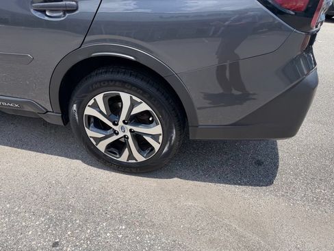 Used 2022 Subaru Outback Limited AWD/4WD image 8