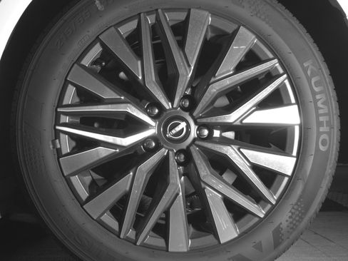 Used 2025 Nissan Altima 2.5 SV FWD image 14