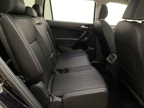 Used 2023 Volkswagen Tiguan SE w/ Panoramic Sunroof Package FWD image 25