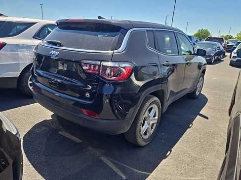 Used 2023 Jeep Compass Sport AWD/4WD image 3