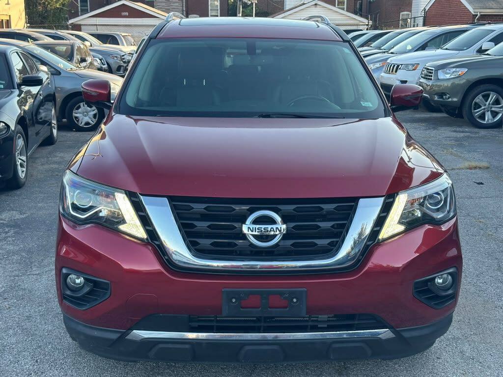 Used 2017 Nissan Pathfinder Platinum w/ Family Entertainment Package FWD image 2