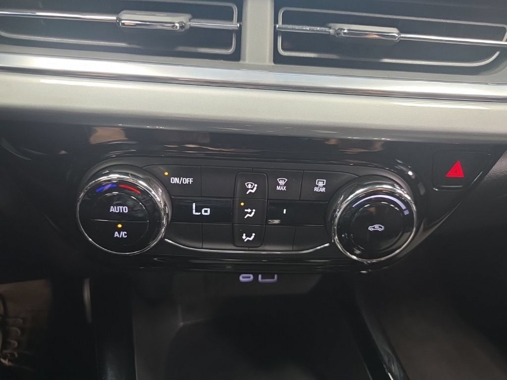 Certified 2024 Chevrolet Trax LT FWD image 20