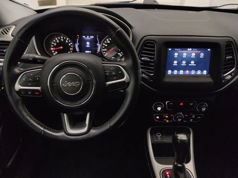 Used 2019 Jeep Compass Latitude FWD image 22