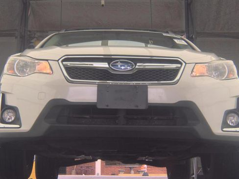 Used 2016 Subaru Crosstrek 2.0i Premium AWD/4WD image 3