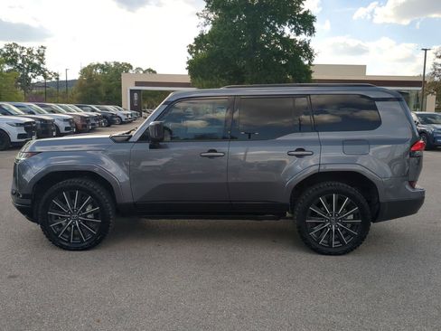 Used 2025 Lexus GX 550 w/ Accessory Package (Z1) image 6