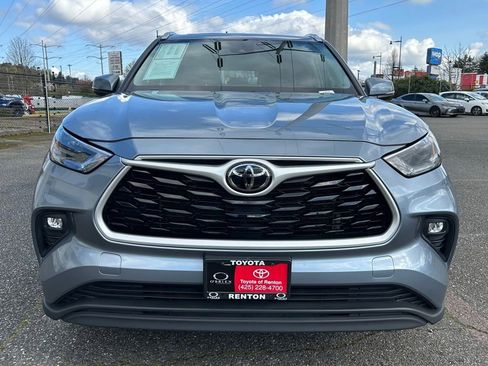 Certified 2024 Toyota Highlander XLE image 2