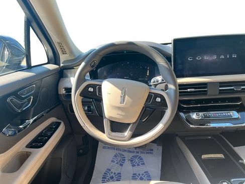 Used 2023 Lincoln Corsair AWD image 13