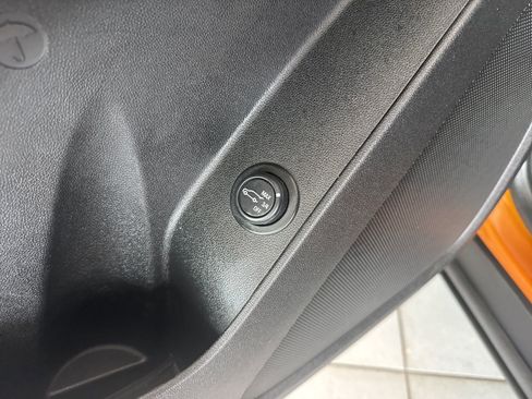 Used 2018 Chevrolet Equinox LT image 18