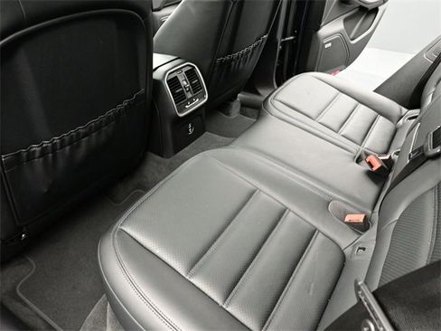 Used 2025 Porsche Macan image 20