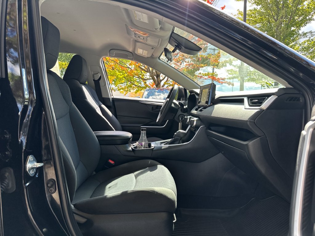 Used 2019 Toyota RAV4 LE AWD/4WD image 21