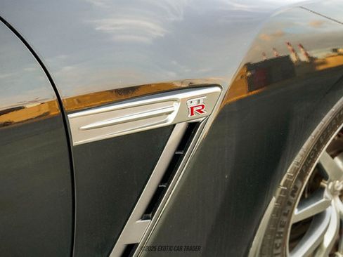 Used 2014 Nissan GT-R Premium w/ Premium Interior Package image 65