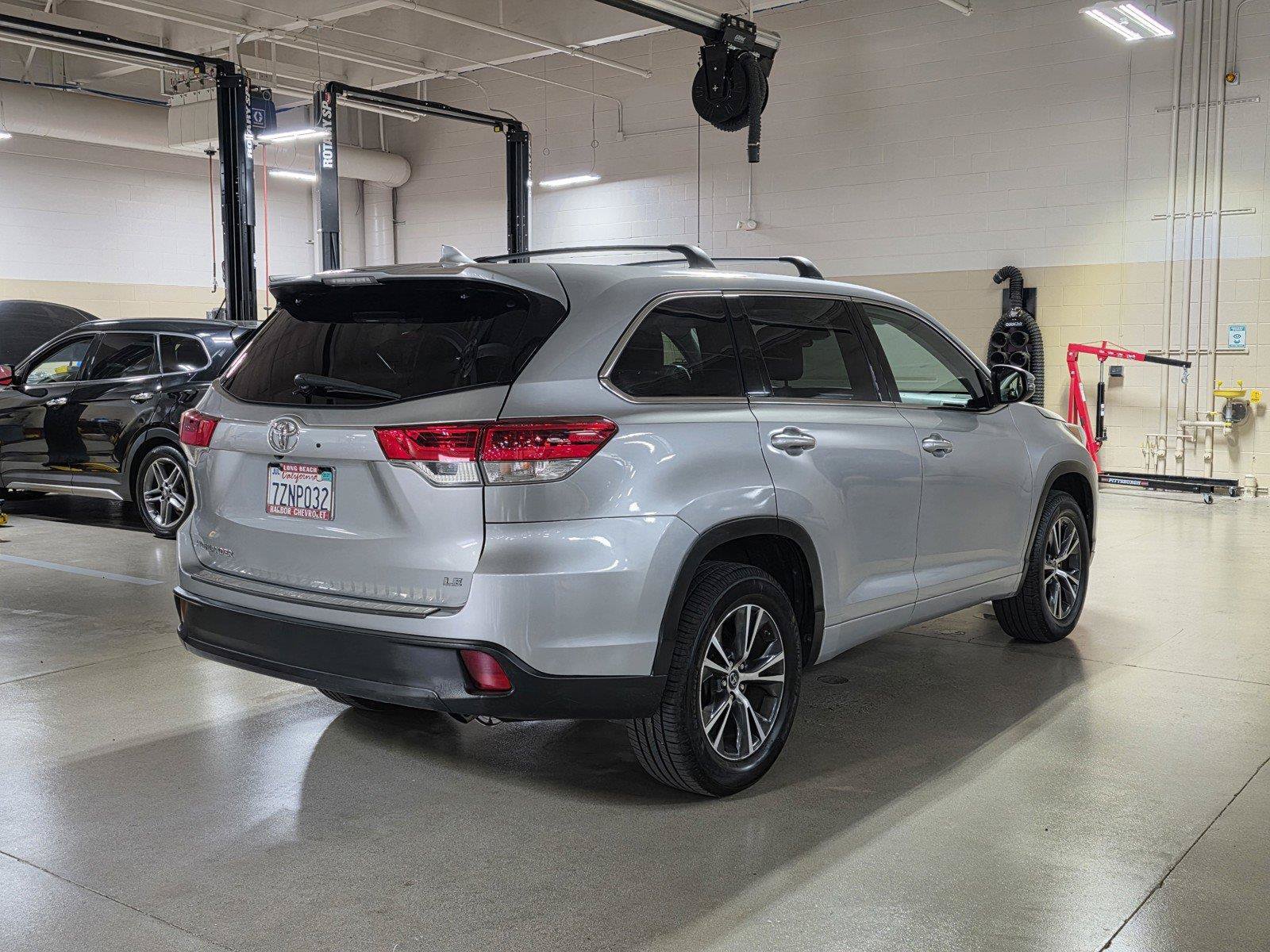Used 2017 Toyota Highlander Plus FWD image 7
