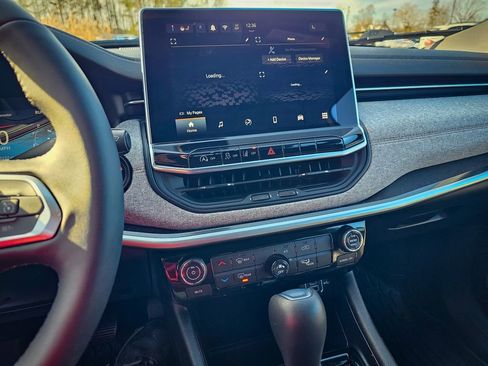 Certified 2024 Jeep Compass Latitude image 20