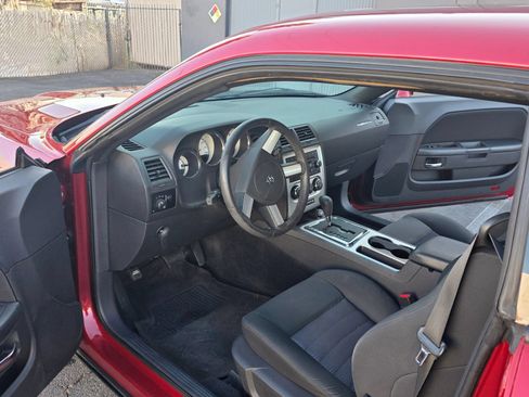 Used 2009 Dodge Challenger SE RWD image 13