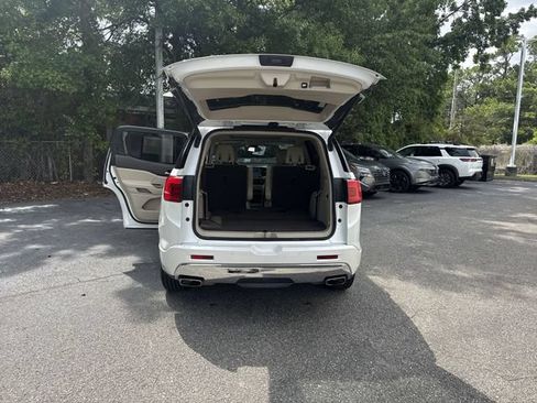 Used 2018 GMC Acadia Denali w/ Technology Package FWD image 13