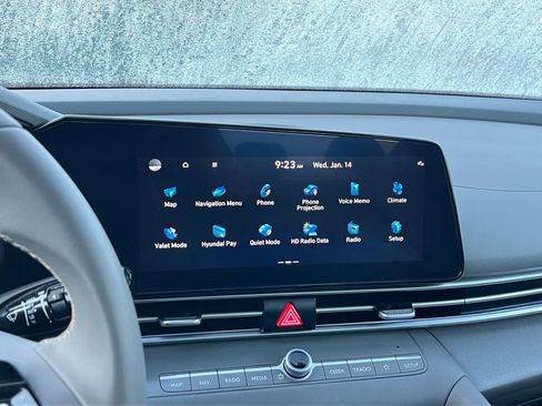 Used 2025 Hyundai Elantra SEL image 21