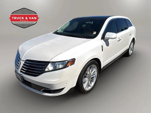 Used 2019 Lincoln MKT AWD image 1