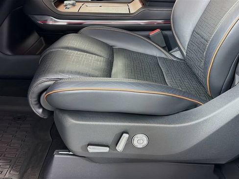 Certified 2025 Lincoln Navigator Black Label AWD/4WD image 24