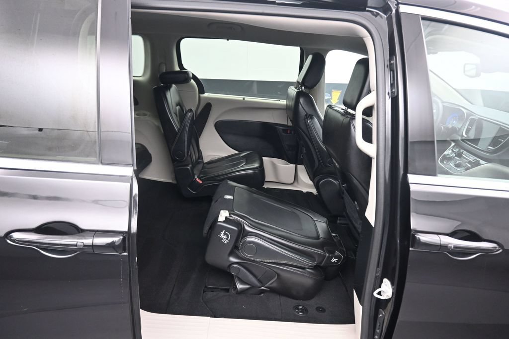 Used 2024 Chrysler Pacifica Touring-L FWD image 46