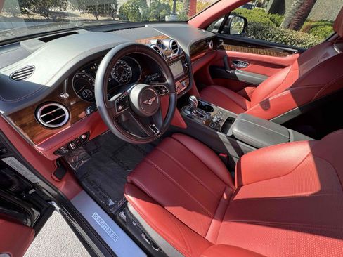 Used 2018 Bentley Bentayga AWD/4WD image 17