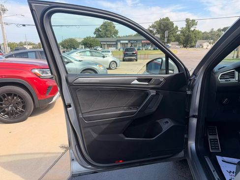 Used 2019 Volkswagen Tiguan SEL Premium R-Line AWD/4WD image 9