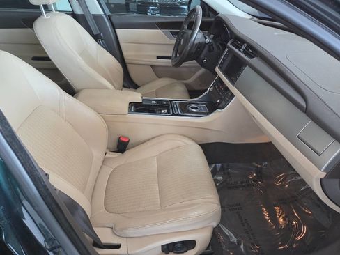 Used 2016 Jaguar XF Prestige image 22