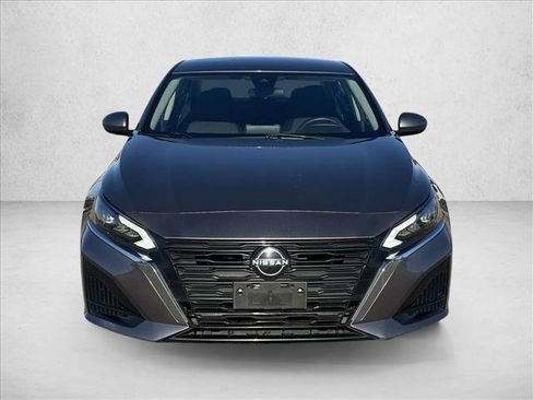 Used 2023 Nissan Altima 2.5 SV image 2