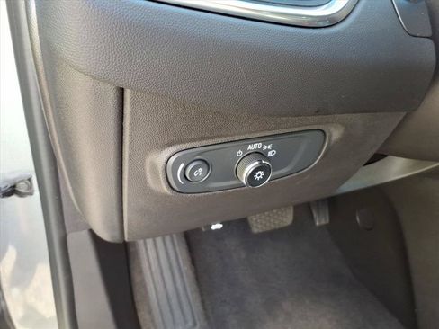 Used 2024 Chevrolet Equinox LT FWD image 26