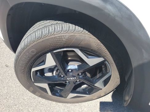 Certified 2024 Kia Seltos EX AWD/4WD image 10