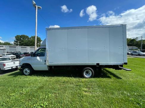 New 2024 Ford E-450 and Econoline 450 Super Duty w/ Power Windows & Locks Group RWD image 5