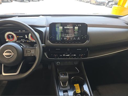 Used 2023 Nissan Rogue Platinum w/ Platinum Premium Package FWD image 7
