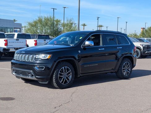Used 2019 Jeep Grand Cherokee Overland image 2