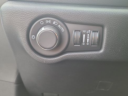 New 2027 Chrysler Pacifica Select w/ Family Tech Group AWD/4WD image 14