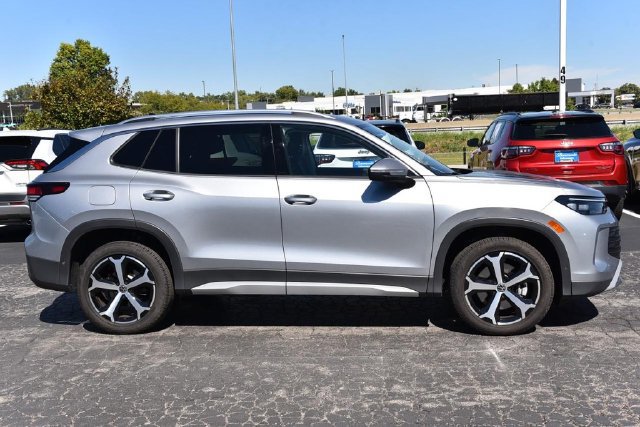 Used 2025 Volkswagen Tiguan SE AWD/4WD image 5