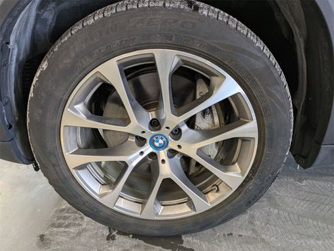 Used 2025 BMW X5 xDrive50e image 9